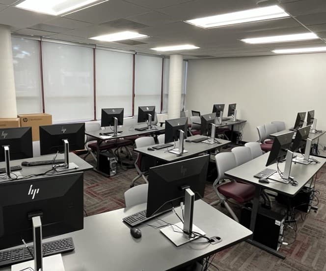 BioRacc computational training lab with rows of workstation computers